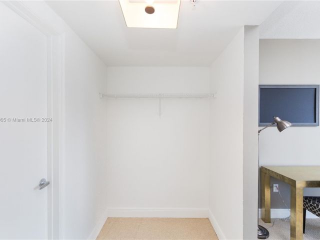 1-bedroom condo for rent in Miami - 1750 N Bayshore Dr 3512 - MondialRealty