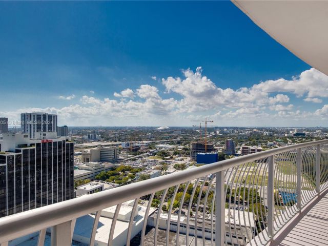 1-bedroom condo for rent in Miami - 1750 N Bayshore Dr 3512 - MondialRealty