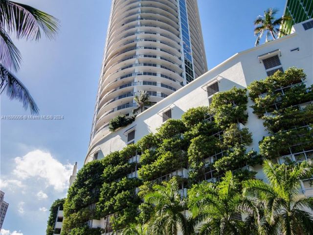1-bedroom condo for rent in Miami - 1750 N Bayshore Dr 3512 - MondialRealty