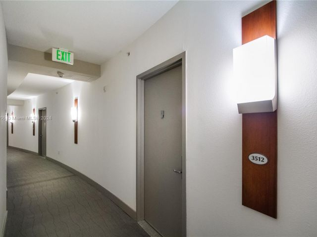 1-bedroom condo for rent in Miami - 1750 N Bayshore Dr 3512 - MondialRealty