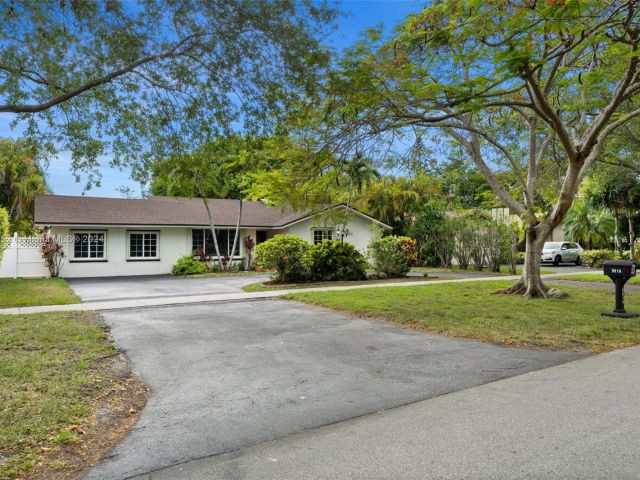 Home for sale at 9910 W Calusa Club Dr - photo 5478917