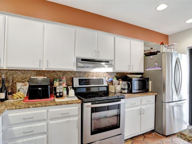 Home for sale at 543 NE 7th Ave 2A - photo 5479467