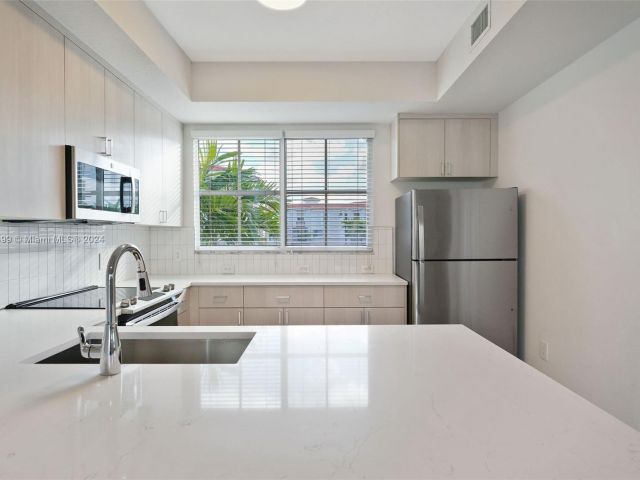 Home for rent at 10170 SW 7th St 14-106 - photo 5479808