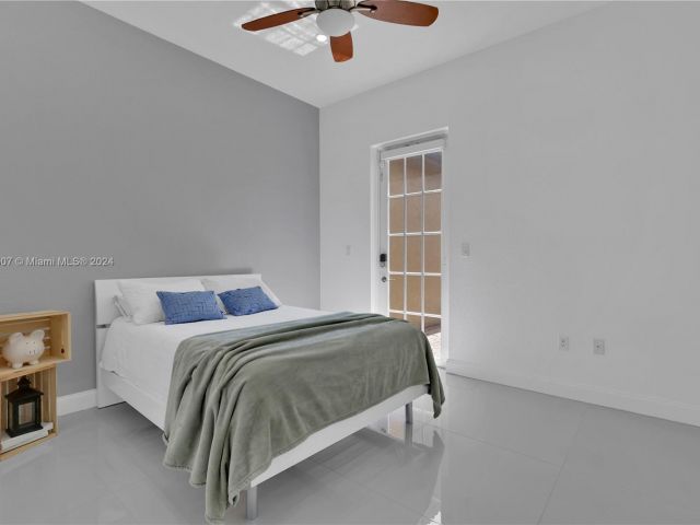 Home for rent at 913 SW 147th Ter 913 - photo 5479903