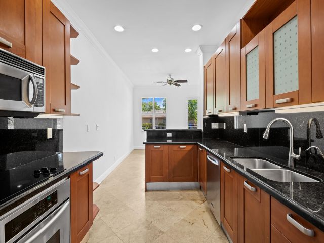 Home for sale at 1301 SW 8th Ave 1301 - photo 5481485