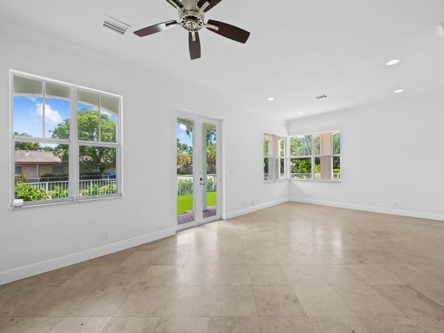 Home for sale at 1301 SW 8th Ave 1301 - photo 5481486