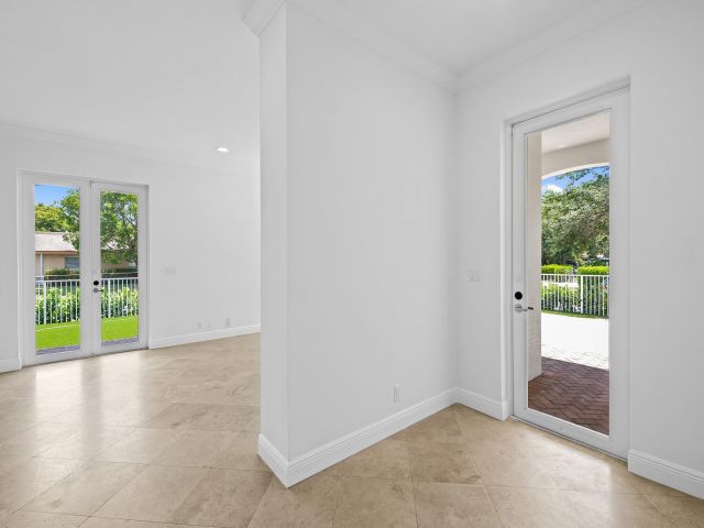 Home for sale at 1301 SW 8th Ave 1301 - photo 5481488