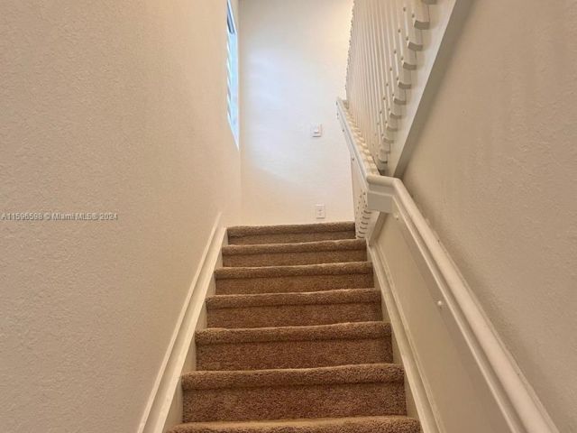 Home for rent at 901 SE 19th St 901 - photo 5486498