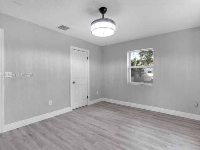 Home for sale at 1706 NW 11th Ave - photo 5482151