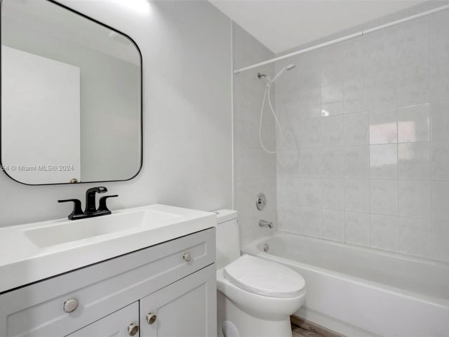 Home for rent at 11438 NW 62nd Ter 220 - photo 5482500