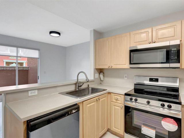 Home for rent at 11438 NW 62nd Ter 220 - photo 5482501