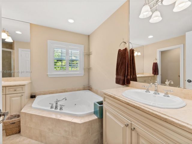 Home for sale at 423 SW 16th St - photo 5482585