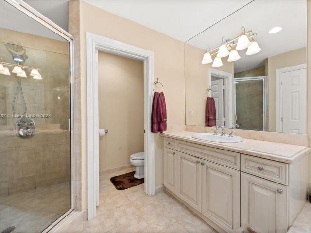 Home for sale at 423 SW 16th St - photo 5482586