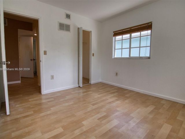 Home for rent at 375 NW 19th St 73 - photo 5482946