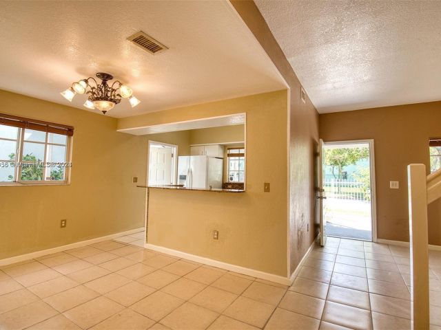 Home for rent at 375 NW 19th St 73 - photo 5482952