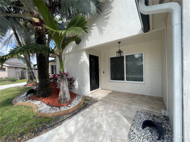 Home for rent at 4960 SW 119th Ave 0 - photo 5482878