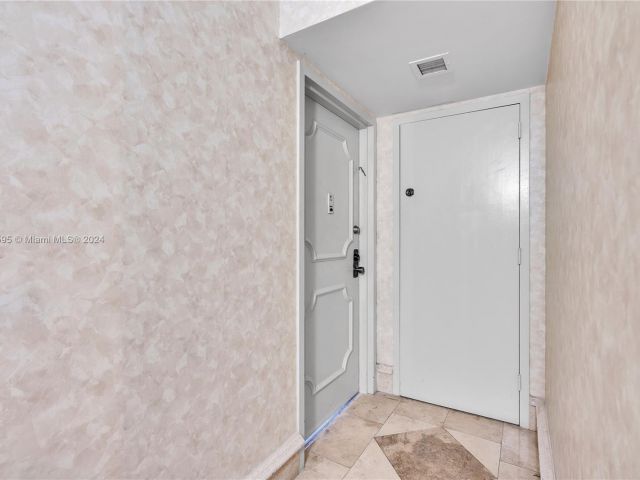 Apartment for sale  Unit #407 - photo 5485029