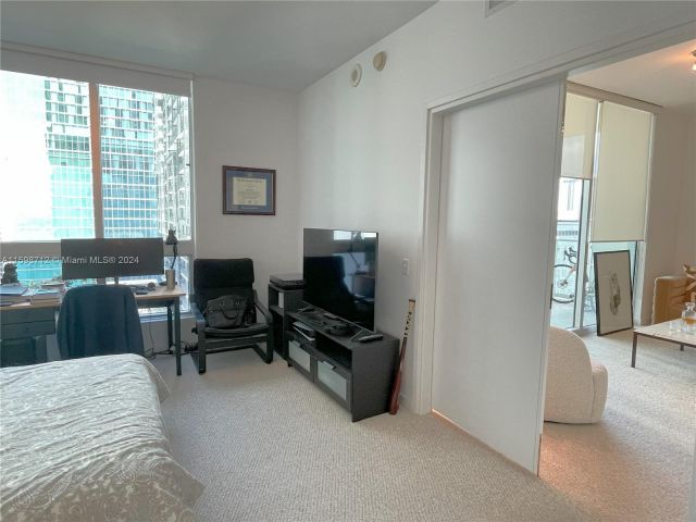 Apartment for rent  Unit #T-1709 - photo 5485495