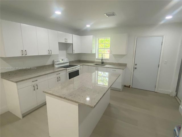 Home for sale at 1436 NW 19th St - photo 5484944