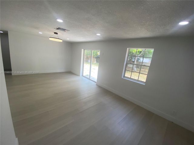 Home for sale at 1436 NW 19th St - photo 5484946