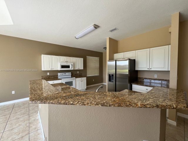 Home for sale at 1457 NE 40th Rd - photo 5485889