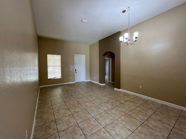 Home for sale at 1457 NE 40th Rd - photo 5485895