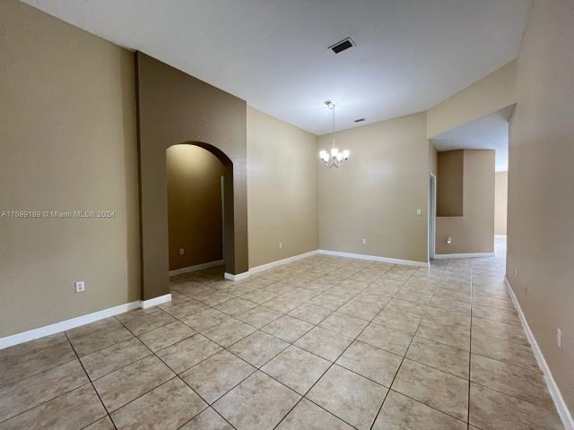 Home for sale at 1457 NE 40th Rd - photo 5485896