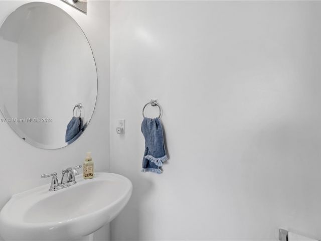 Home for rent at 151 SE 22nd Ave - photo 5486930