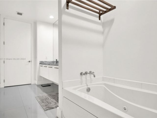 Apartment for sale  Unit #LPH-05 - photo 5487371