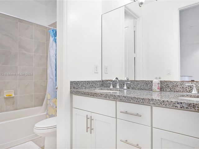 Home for rent at 1403 SW 113th Ave - photo 5488726