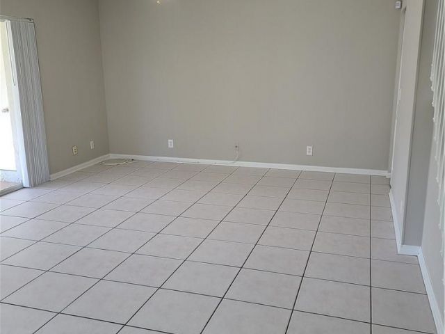 Home for rent at 4726 SW 13th Ct - photo 5503579