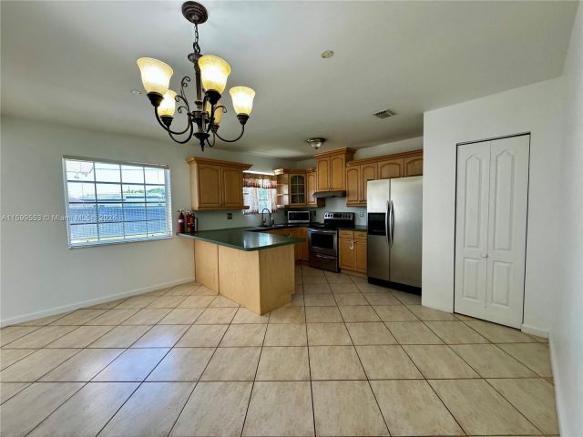 Home for rent at 9335 SW 42nd St - photo 5488892