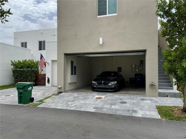 Home for sale at 10351 NW 66th St - photo 5503674