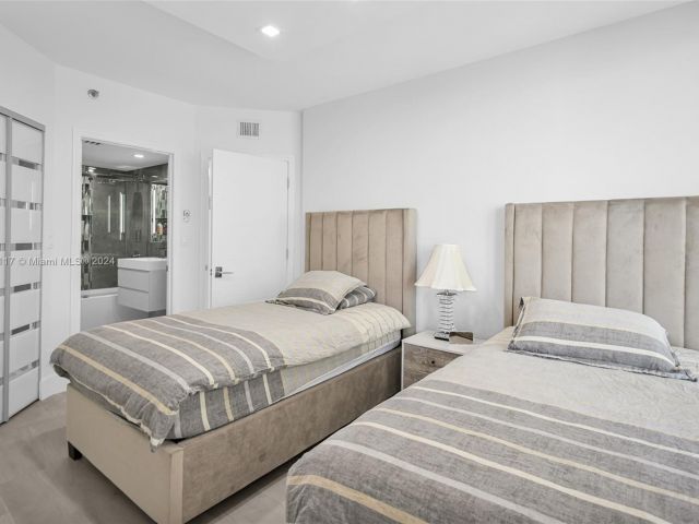 Apartment for sale  Unit #809 - photo 5493373