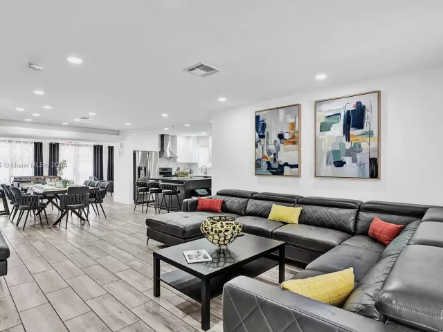 3-bedroom home for rent in Hollywood - 1206 Lincoln St - MondialRealty