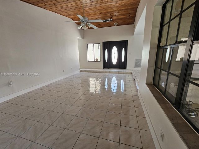 Home for rent at 10380 SW 167th St 1 - photo 5490573