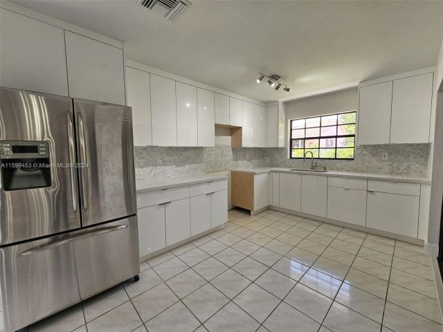 Home for rent at 10380 SW 167th St 1 - photo 5490580