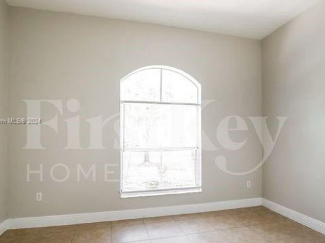 Home for rent at 1695 NE 37th Pl - photo 5489886