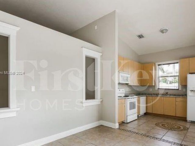 Home for rent at 1695 NE 37th Pl - photo 5489890