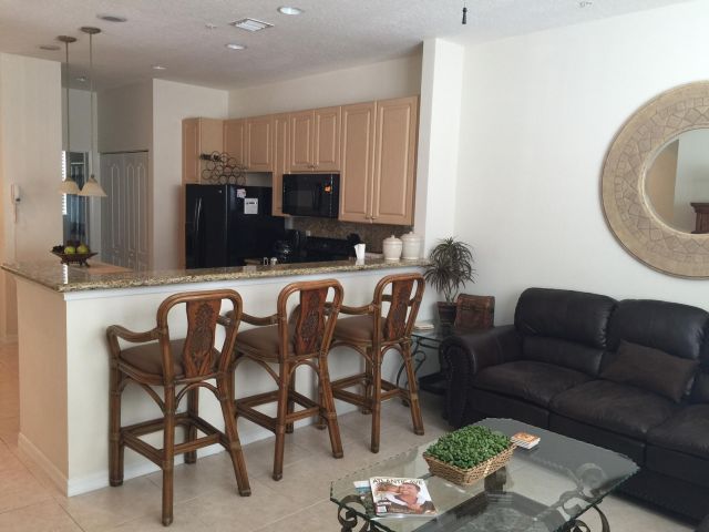 Home for rent at 72 SE 6th Avenue D - photo 5497037