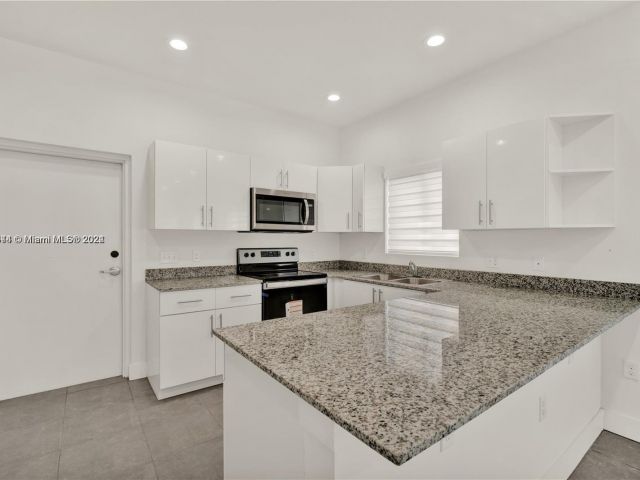 Home for rent at 6331 NW 1st Pl 6331 - photo 5490620