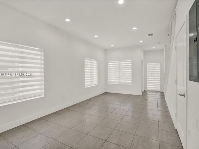 Home for rent at 6331 NW 1st Pl 6331 - photo 5490625