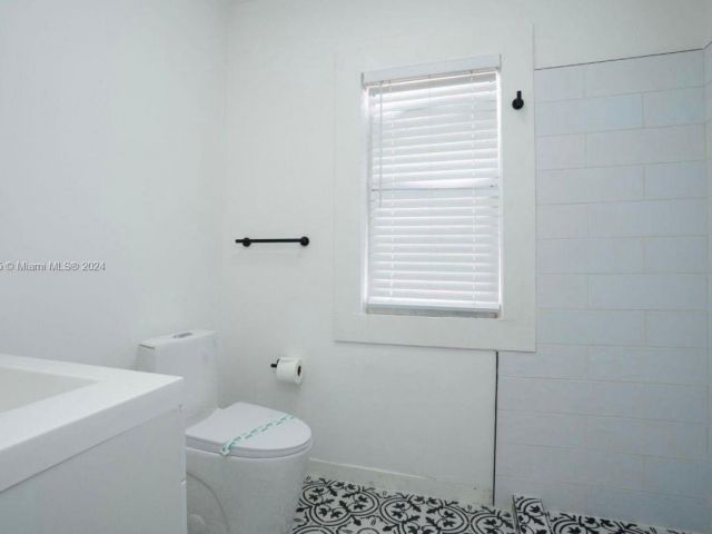 Home for rent at 2811 SW 17th St 0 - photo 5490422