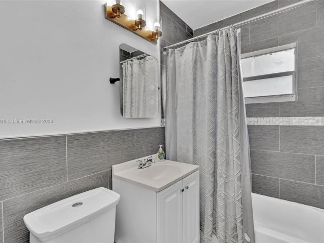 Home for sale at 16921 NE 7th Ct - photo 5493145