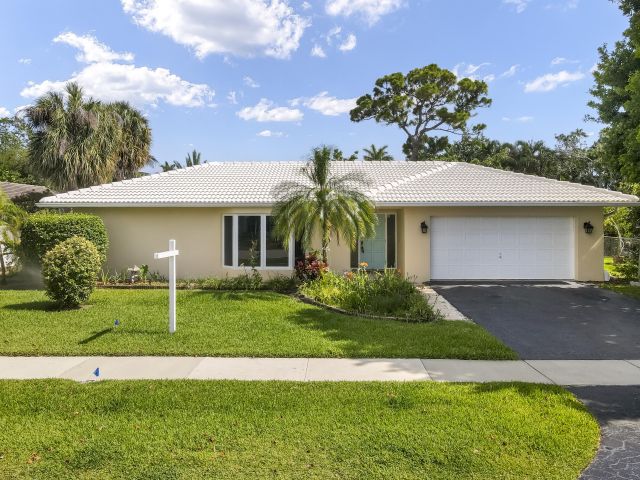 Home for sale at 990 NW 10th Street - photo 5512674