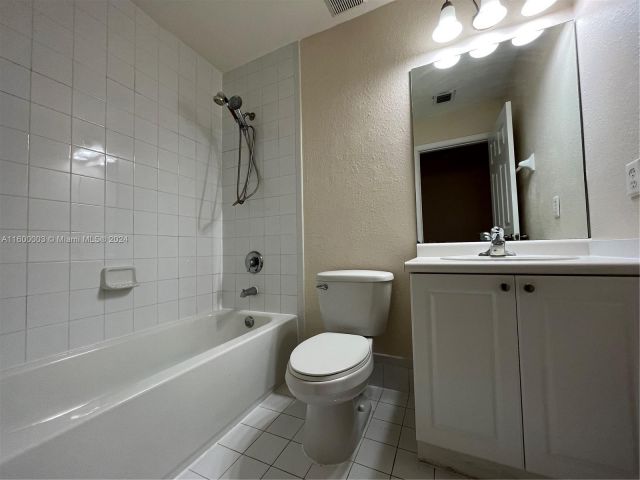 Home for rent at 2708 SE 15th Pl 150 - photo 5491259