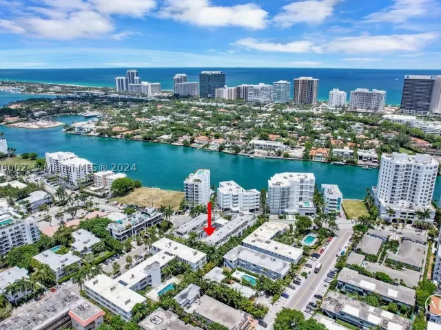 4-bedroom home for sale in Bay Harbor Islands - 1000 99th St 14 - MondialRealty