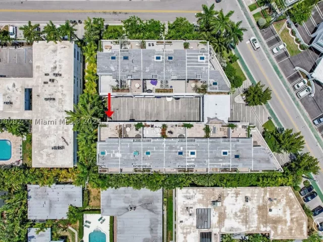 4-bedroom home for sale in Bay Harbor Islands - 1000 99th St 14 - MondialRealty