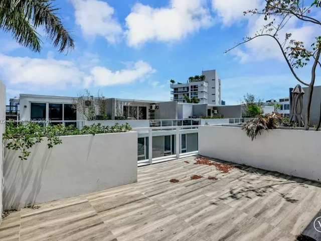 4-bedroom home for sale in Bay Harbor Islands - 1000 99th St 14 - MondialRealty