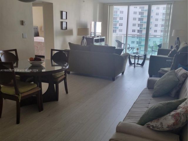 Apartment for rent  Unit # - photo 5498761